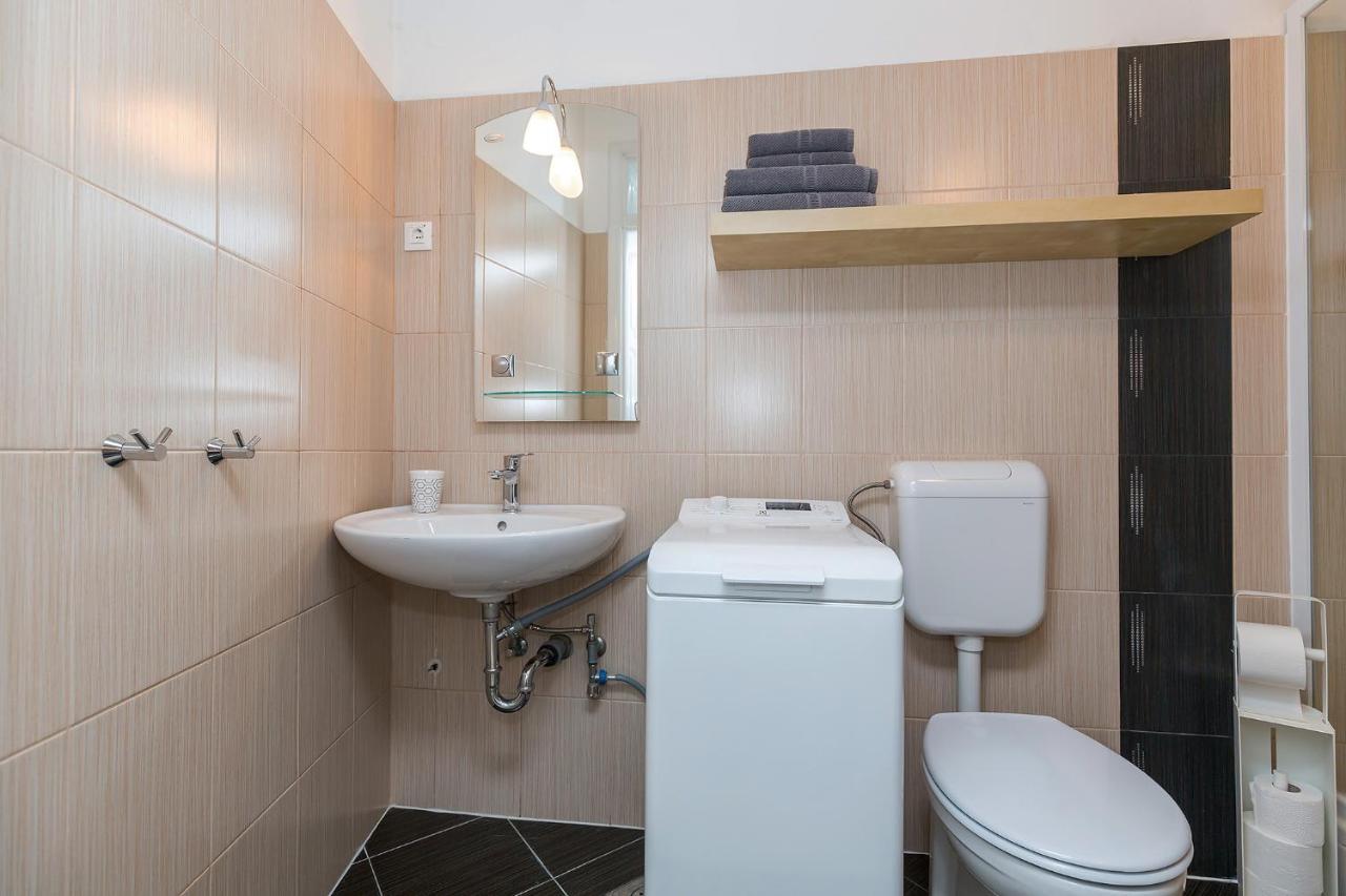 City Center Studio Apartment Nina โปเรช ภายนอก รูปภาพ