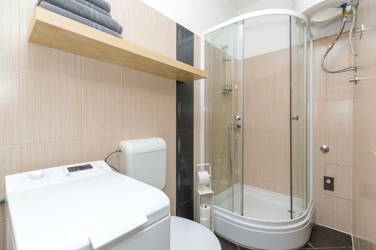 City Center Studio Apartment Nina โปเรช ภายนอก รูปภาพ
